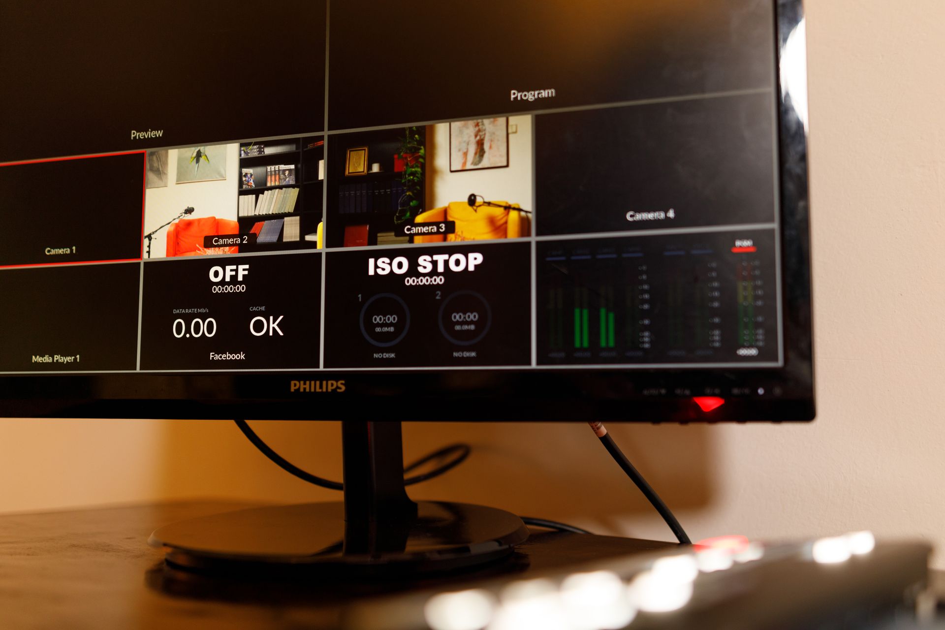 Studio – ovládací monitor se 4-kamerovým záznamem
